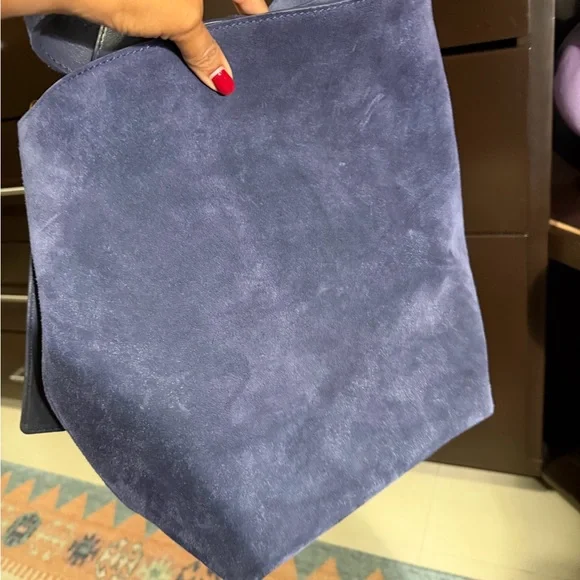 Chic Blue Suede Shoulder Bag - Picture 3 of 7